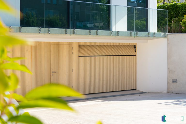 Houten garagedeur Accoya