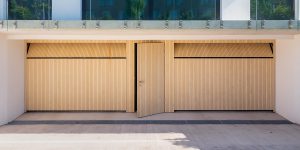 Sectionaal garagedeur van hout