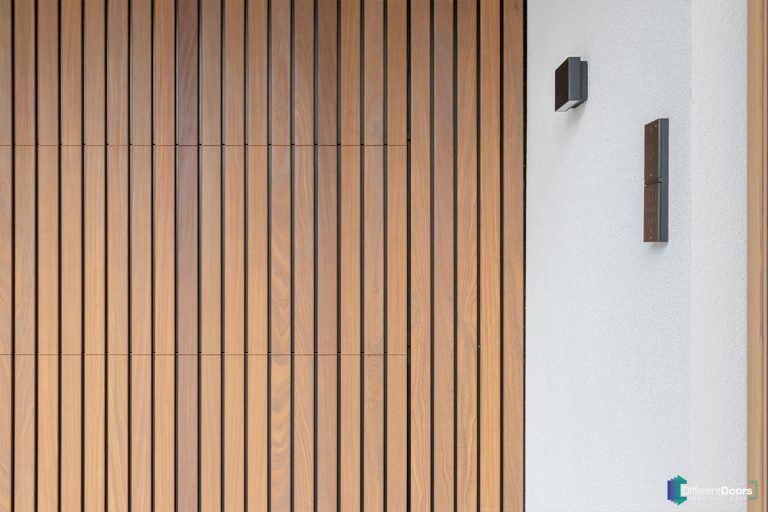 Afrormosia houten garagedeuren