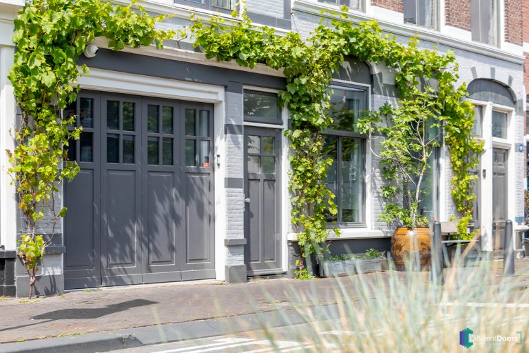 Houten zijwaartse garagedeur