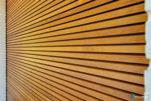 Houten garagedeur Red Cedar