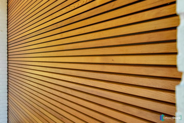 Houten garagedeur Red Cedar