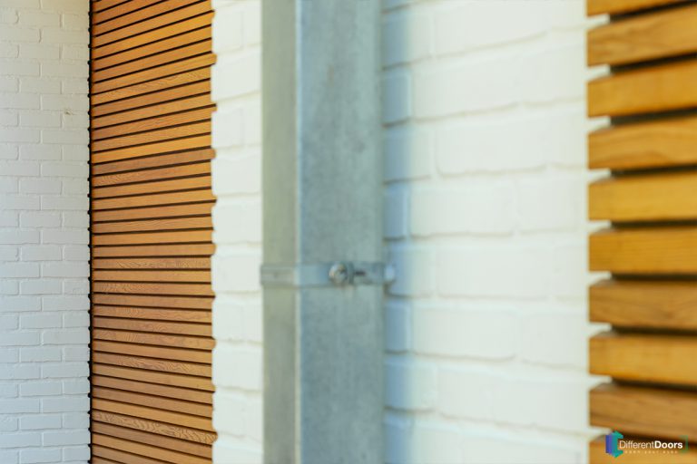 Houten garagedeur Red Cedar