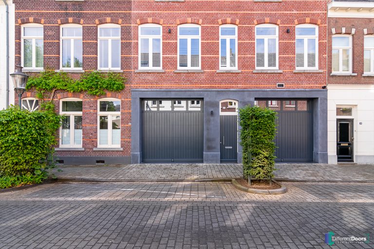 Klassieke houten garagedeur