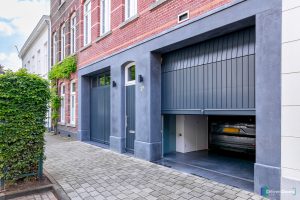 Klassieke houten garagedeur