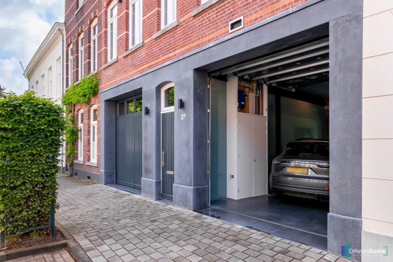 Klassieke houten garagedeur