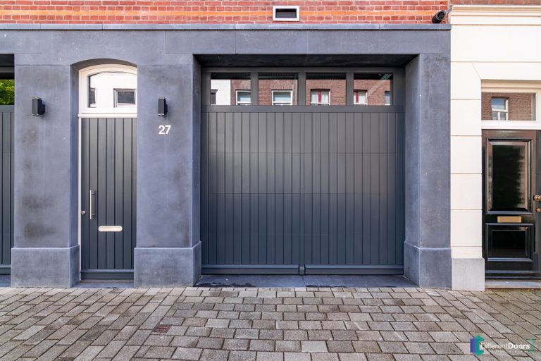 Klassieke houten sectionaaldeur