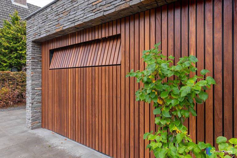 Garagedeur gelijk in de gevel