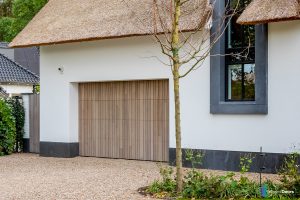 Houten sectionaaldeur verticaal