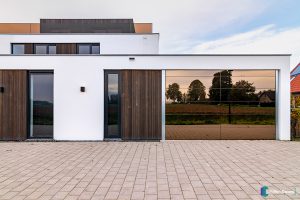 Garagedeur met glas (spiegelwand)