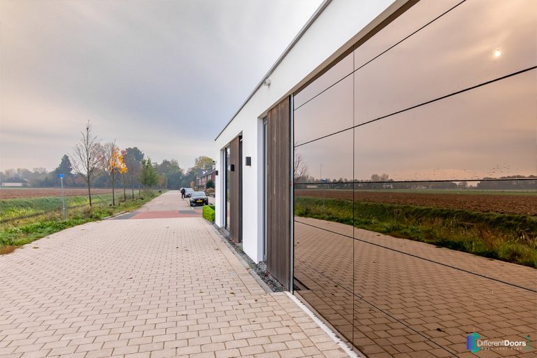 Garagedeur met glas (spiegelwand)