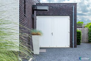 Kunststof-openslaande-garagedeur-different-doors