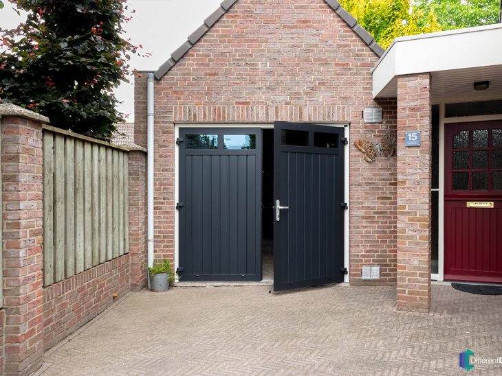 Onderhoudsarme openslaande garagedeuren