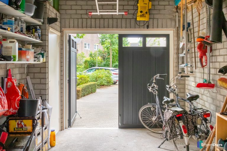 Onderhoudsarme openslaande garagedeuren