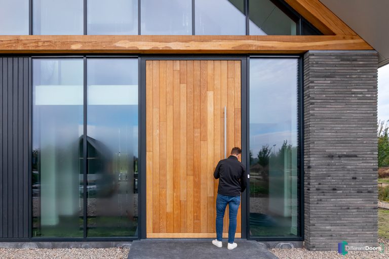 Unieke houten taatsdeur