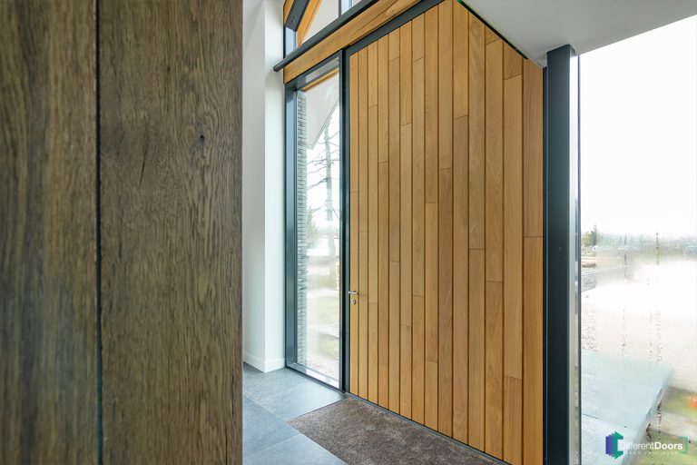 Unieke houten taatsdeur