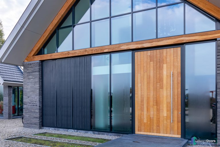 Unieke houten taatsdeur