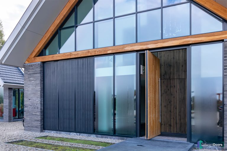 Unieke houten taatsdeur