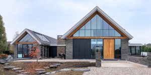 Taats voordeur van hout