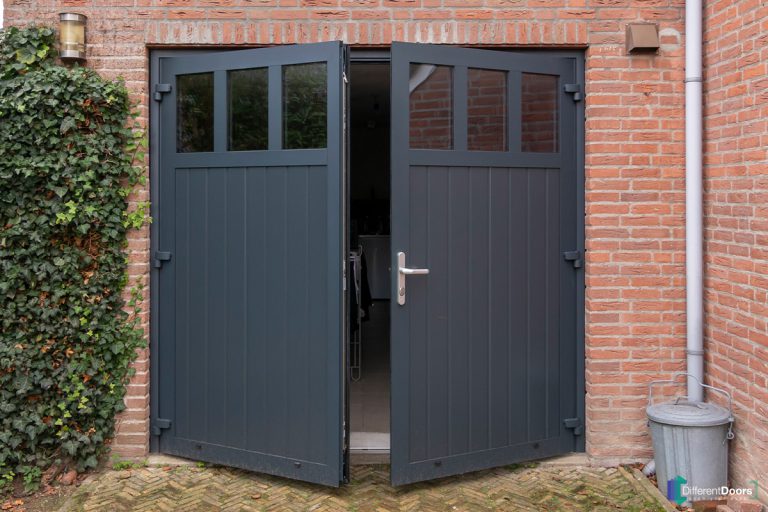 openslaande-garagedeur-antraciet