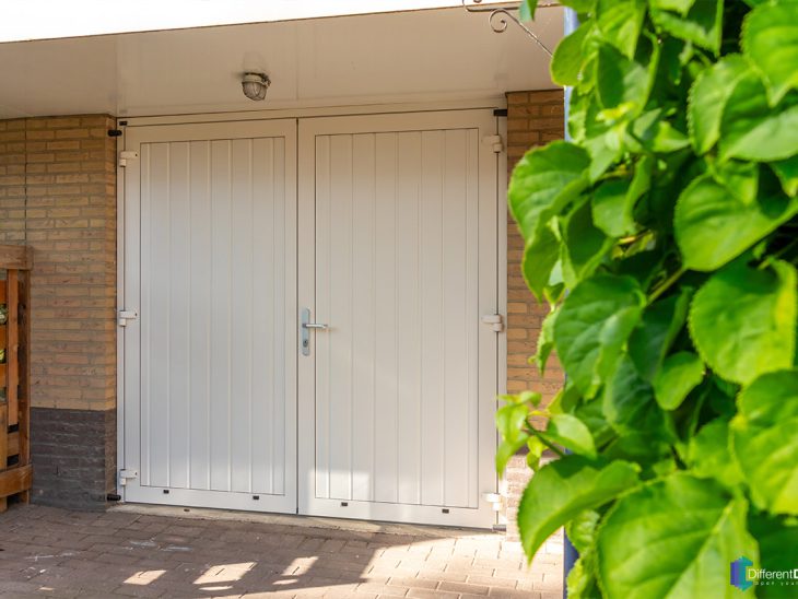 Onderhoudsarme openslaande garagedeuren
