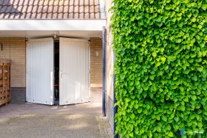 Witte openslaande garagedeur (3)