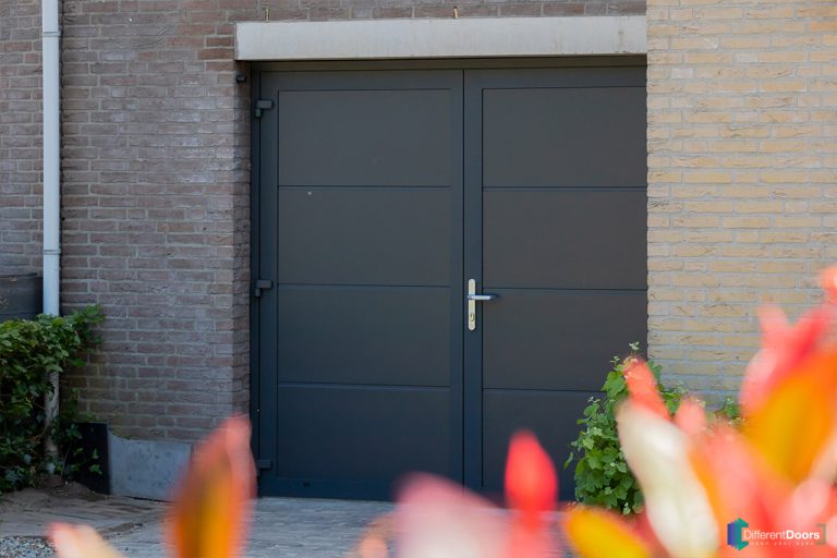 Openslaande garagedeur antracietgrijs