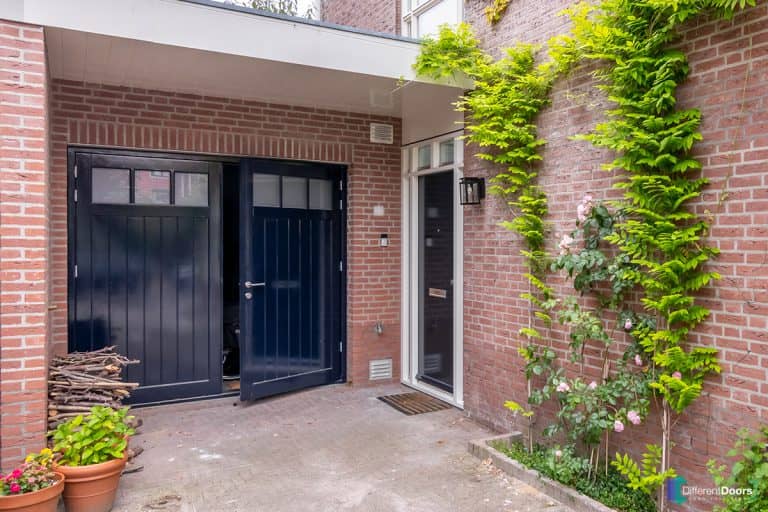 Houten openslaande garagedeur