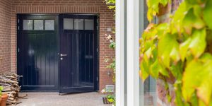 Openslaande garagedeur hout