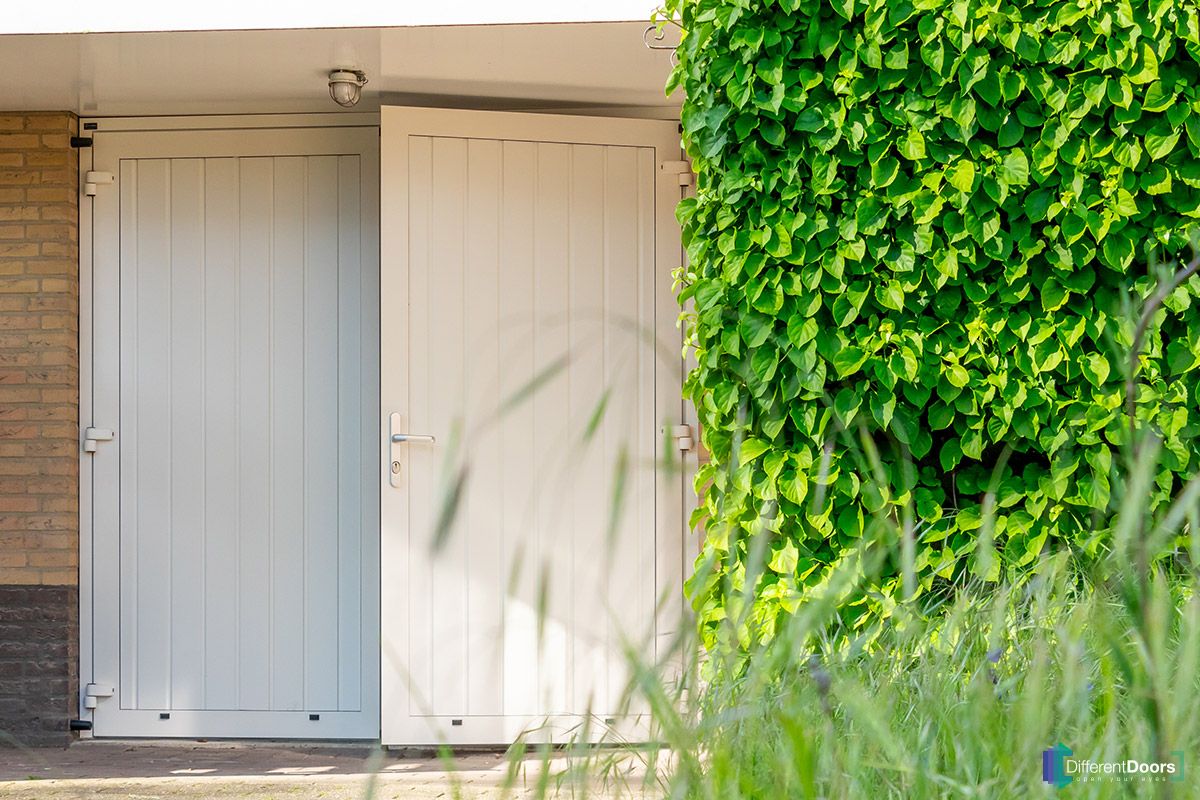 dubbele-garagedeur Dubbele openslaande garagedeur