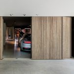 afbeelding Houten zijwaartse garagedeuren