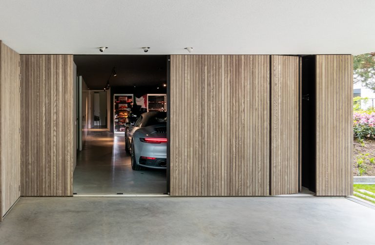 Houten<br/> zijwaartse garagedeuren