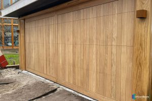 bijzondere-garagedeur-van-hout