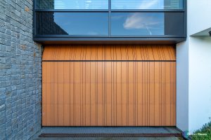 Luxe houten garagedeur