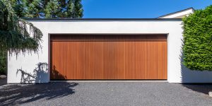 Brede houten garagedeur