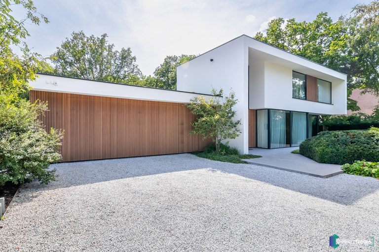 Houten garagedeur van Red Cedar