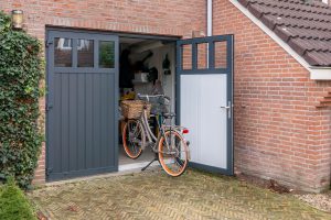 garagedeur-met-loopdeur-openslaand-ramen