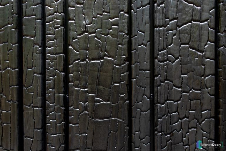 Shou Sugi Ban garagedeur - zwarthout