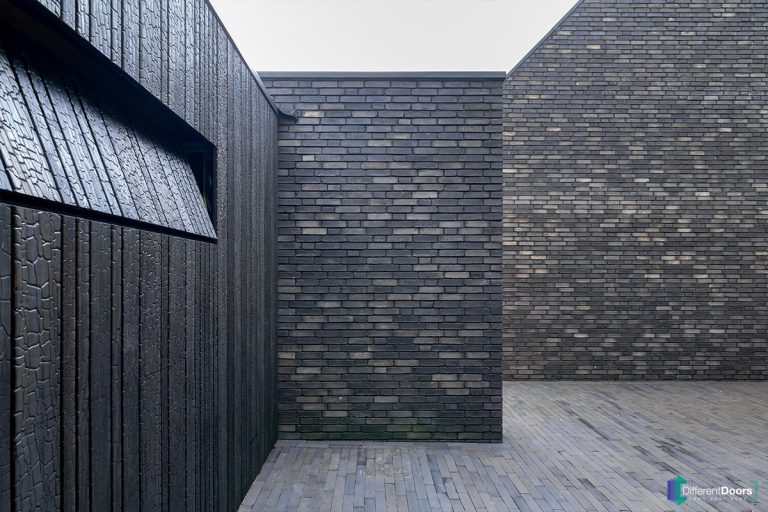 Shou Sugi Ban garagedeur - zwarthout