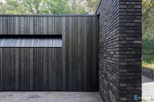 Shou Sugi Ban garagedeur - zwarthout