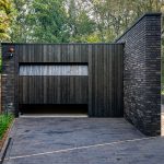 Houten garagedeur van Shou Sugi Ban