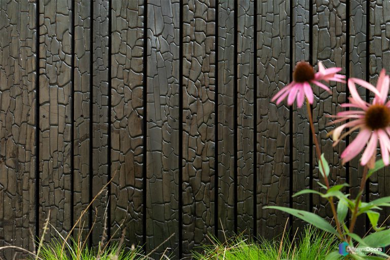 Houten garagedeur van Shou Sugi Ban