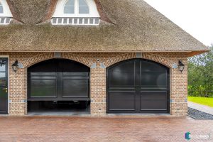 Klassieke houten garagedeuren
