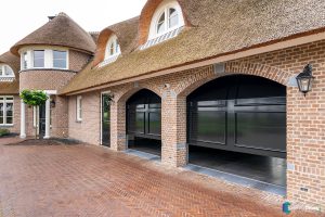 Houten garagedeuren klassieke stijl