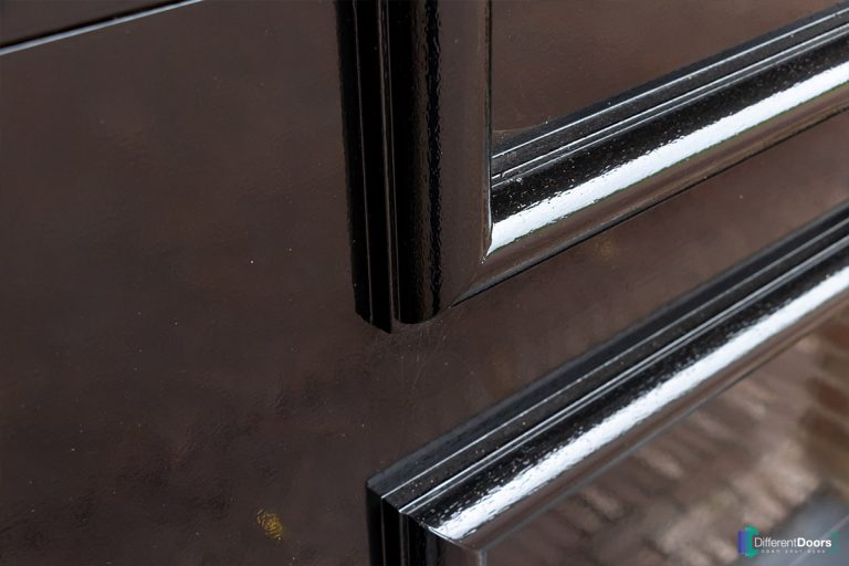 Houten garagedeuren getoogd