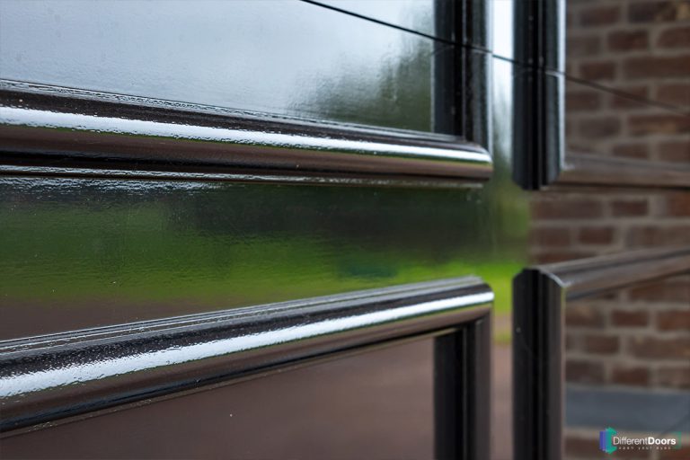 Houten garagedeuren getoogd