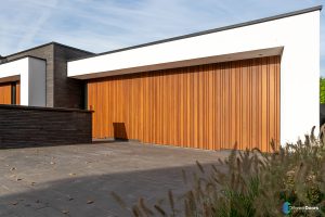 Zijwaartse garagedeur van frake hout