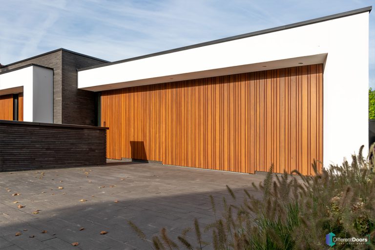 Zijwaartse garagedeur van frake hout