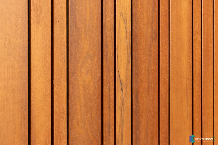 Zijwaartse garagedeur van frake hout