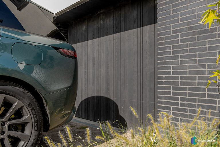 Garagedeur van essenhout